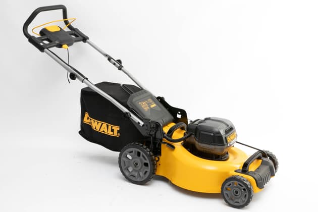 DeWALT 36V (18V x2) 5.0Ah XR Brushless Mower Kit DCMW564P2-XE