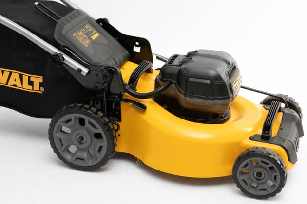 DeWALT 36V (18V x2) 5.0Ah XR Brushless Mower Kit DCMW564P2-XE