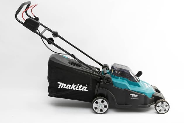 Makita 36V (18V x2) 5.0Ah Cordless Lawn Mower Kit DLM432CT2