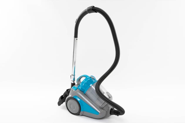 Living & Co Multi-Cyclonic Bagless 2400W SL157E